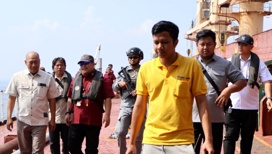 Kegiatan Pengawasan Orang Asing di atas alat angkut bersama dengan Timpora di Perairan Pelabuhan Tanjung Priok. (Foto: Istimewa)