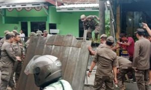 Headline Berita Satpol PP Tertibkan Ratusan PKL dan Bangli di Sekitar Stasiun Depok Lama