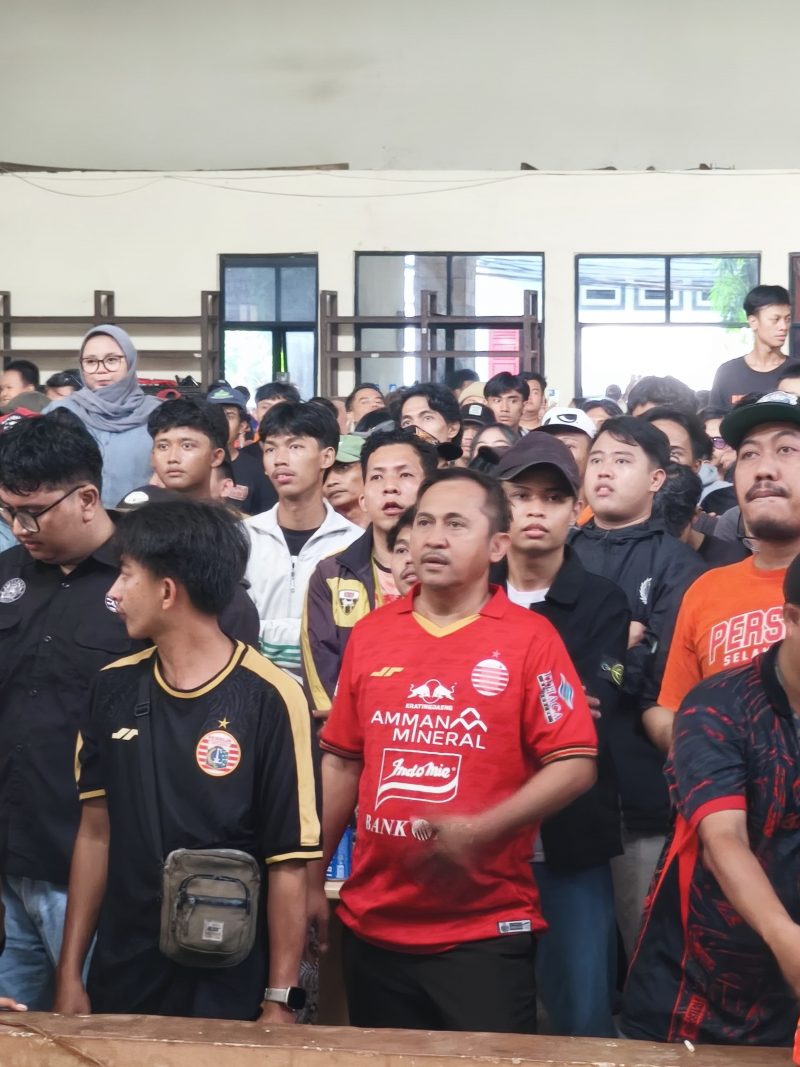 Dekot Radian saat Nobar Pertandingan Persija vs Persib di Pajagalan (Foto Istimewa)