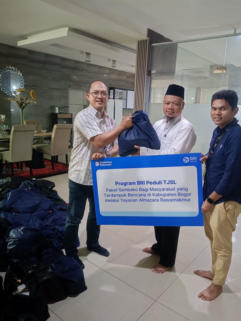 Kegiatan Penyaluran bantuan 1000 paket sembako kepada masyarakat terdampak bencana di Kabupaten Bogor (Foto Istimewa)